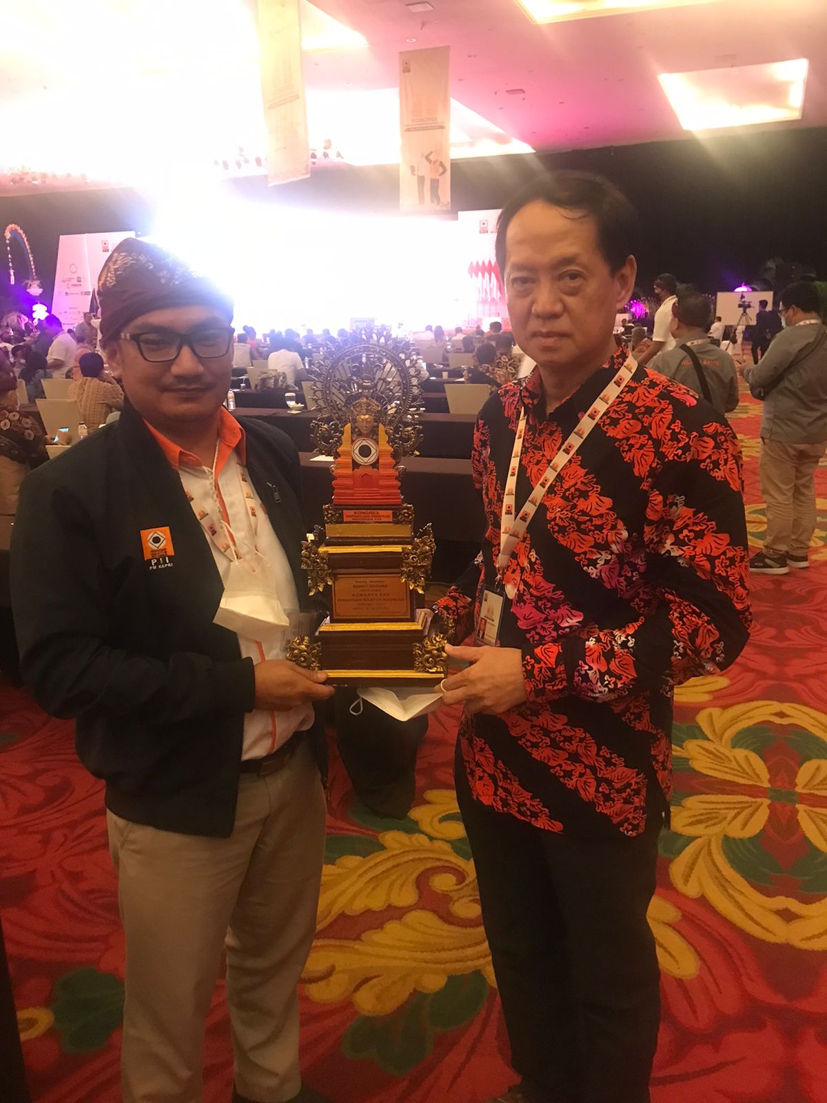 PW PII Kepri menerima Souvenir dari Bupati Badung Bali